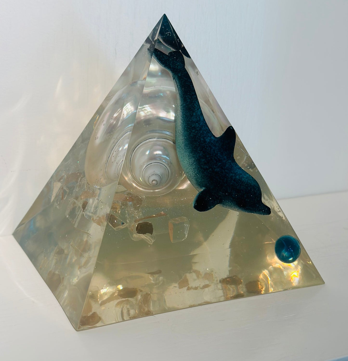 Pearlescent Turbo Shell and Blue Dolphin Pyramid