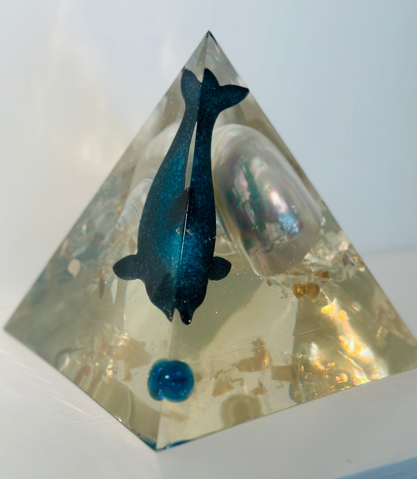Pearlescent Turbo Shell and Blue Dolphin Pyramid