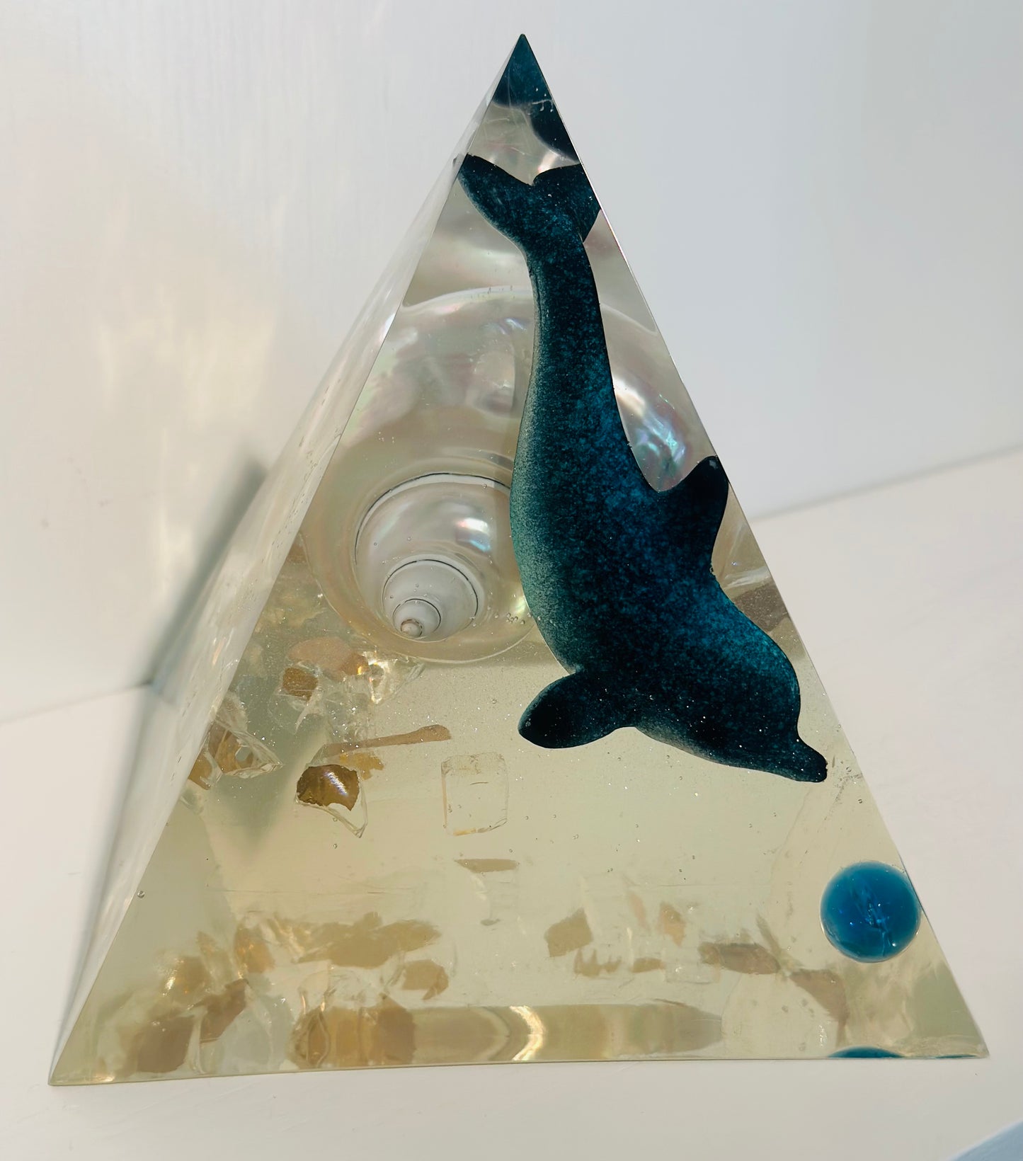 Pearlescent Turbo Shell and Blue Dolphin Pyramid