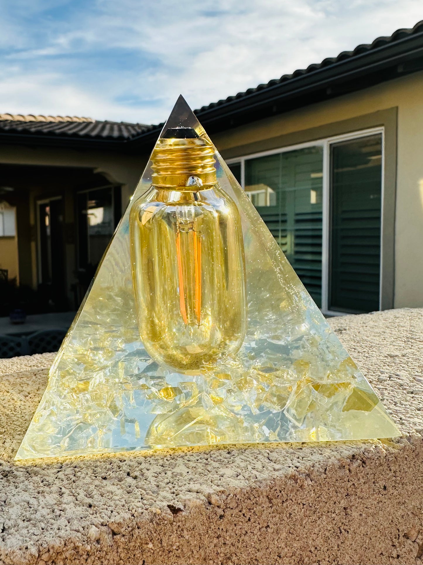 Edison Bulb Warm Light Pyramid